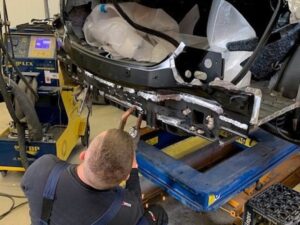 Karosseriearbeit bei Cartech GmbH
