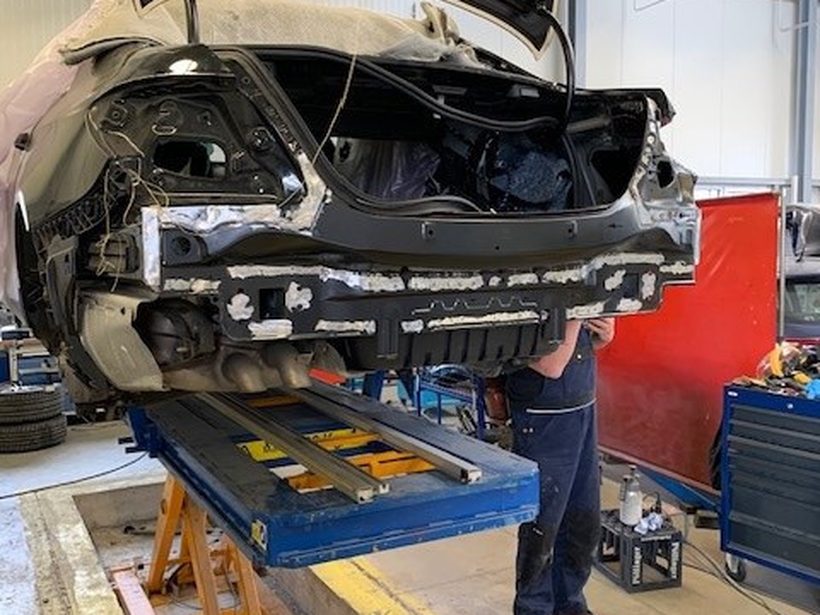 Karosseriearbeit bei Cartech GmbH