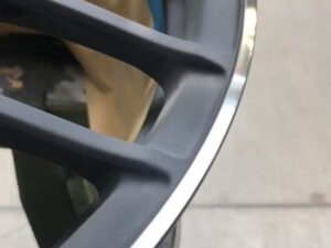 Lackierarbeit bei Cartech GmbH